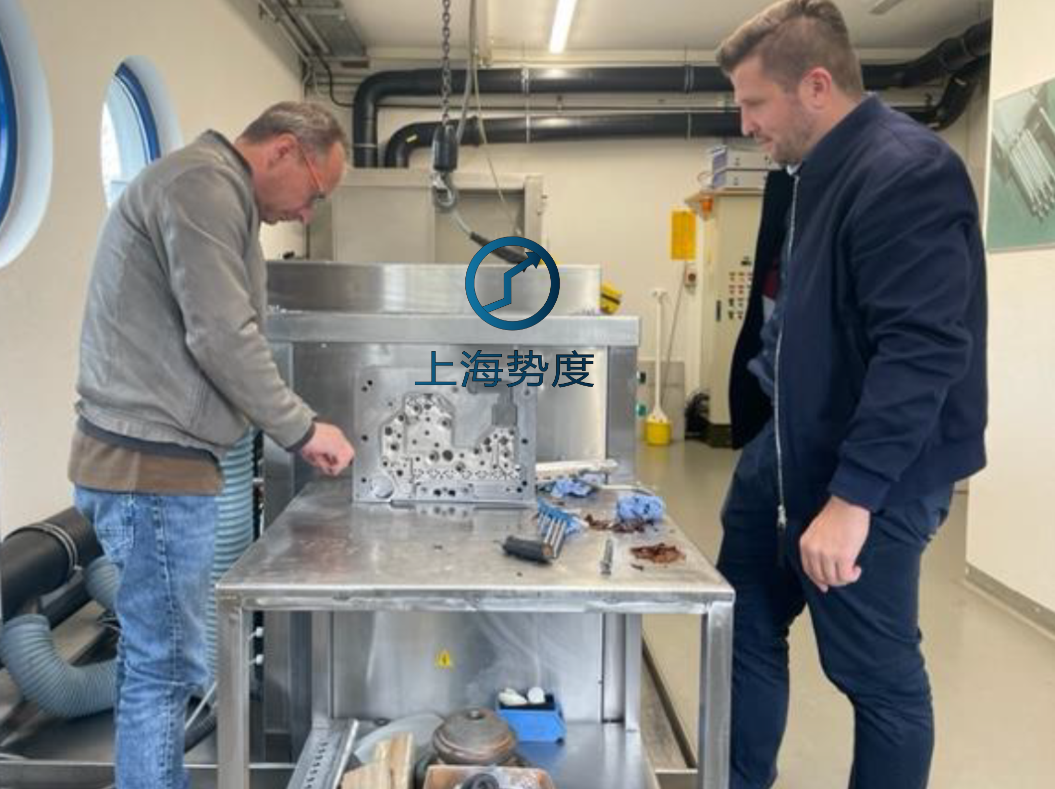 FISA势度模具清洗机正在Vitesco(纬湃)的塑料模具清洗应用中
