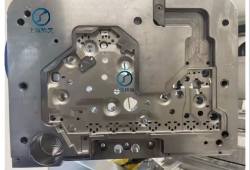 FISA 上海势度 HEB 银基强力高能模具清洗机：纬湃 Vitesco 德国工厂的注塑模具清洁专家
